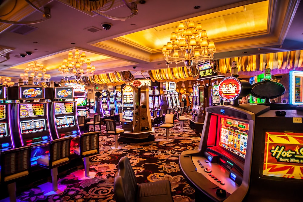 Slot Machines and Player Psychology: Emotions and Decision-Making