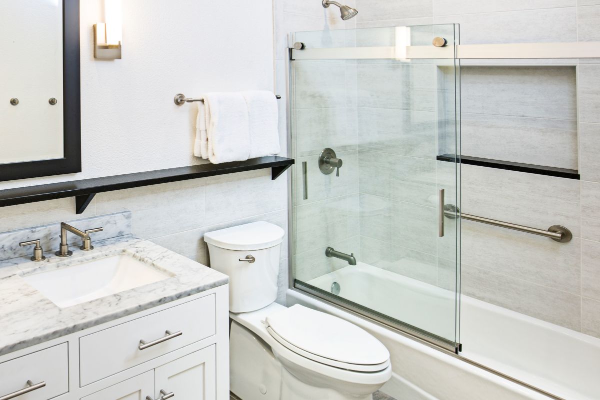 Why SUNNY SHOWER Glass Corner Shower Enclosures Are a Smart Investment